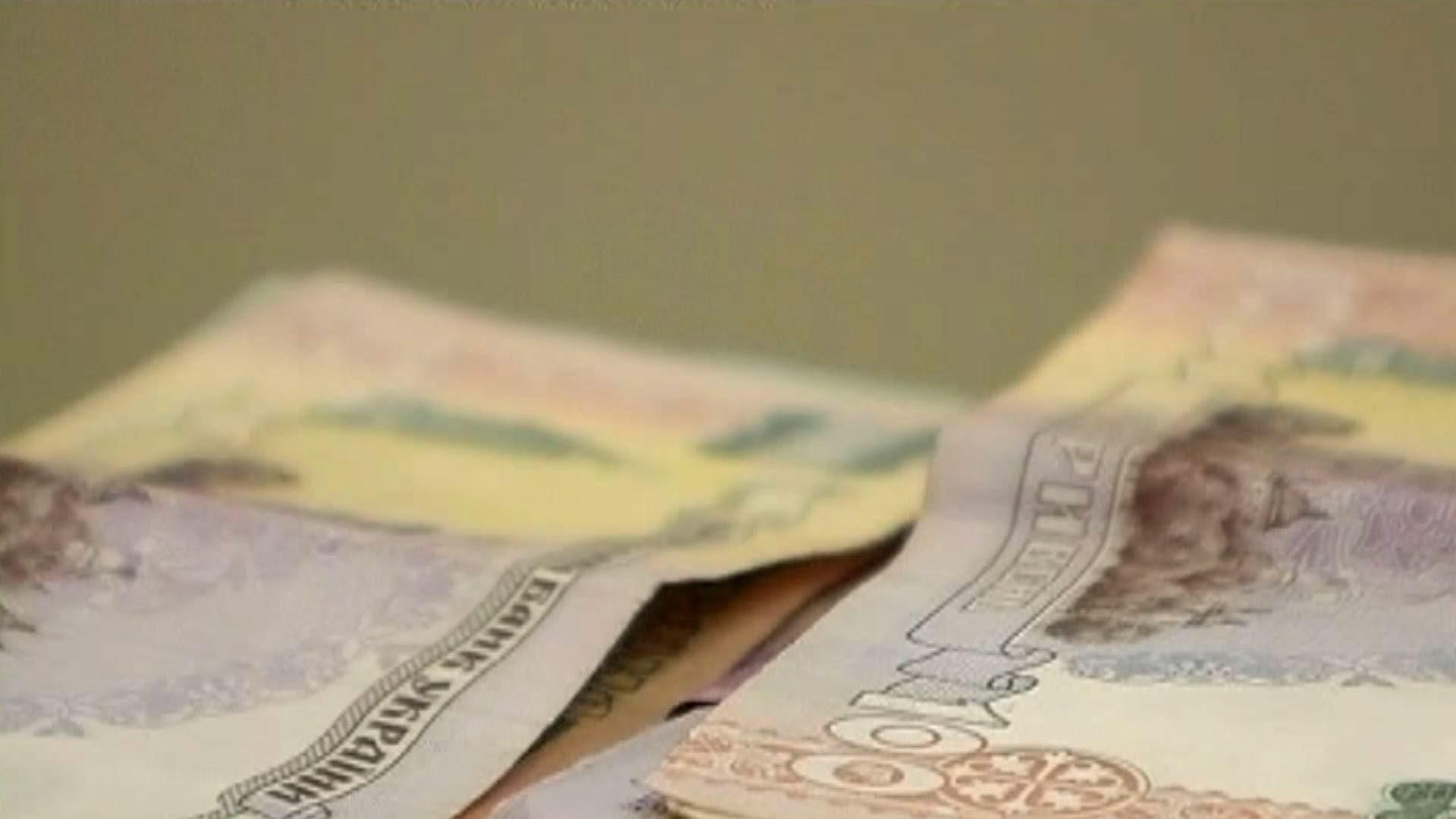 Експерти радять, що робити українцям з доларовими боргами