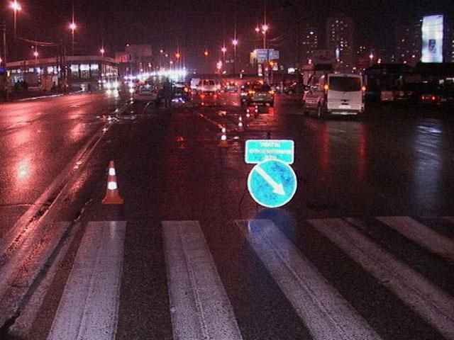 Смертельная авария в Киеве: пешехода отбросило на несколько десятков метров (Фото) Смертельная авария в Киеве: пешехода отбросило на несколько десятков метров (Фото)