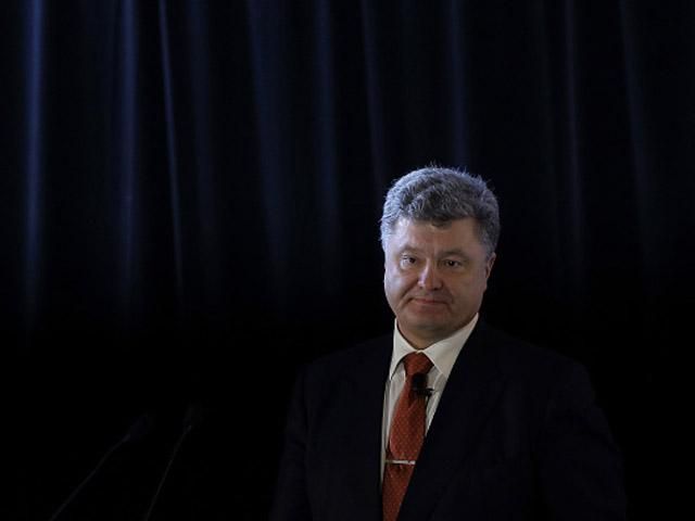 Порошенко хоче внести зміни в Конституцію вже в наступному році Порошенко хоче внести зміни в Конституцію вже в наступному році