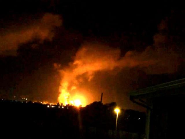 В США загорелся один из крупнейших нефтеперерабатывающих заводов В США загорелся один из крупнейших нефтеперерабатывающих заводов