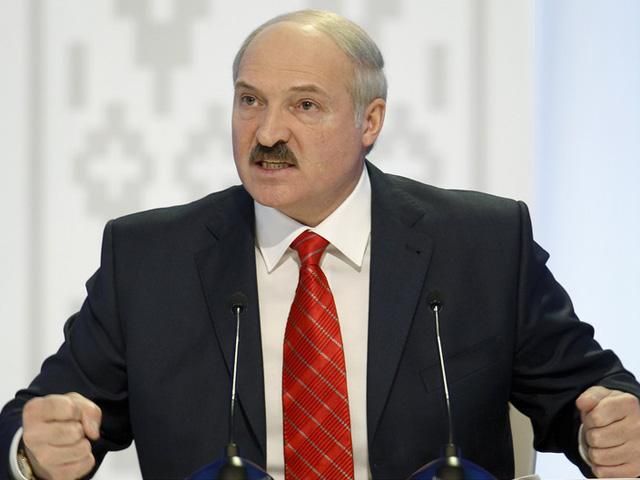 Лукашенко говорит, что к нему позвонил Порошенко и попросил встретиться