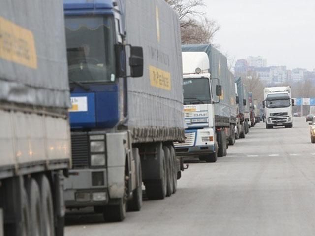 Гуманітарку Ахметова супроводжують ДАІ Гуманітарку Ахметова супроводжують ДАІ