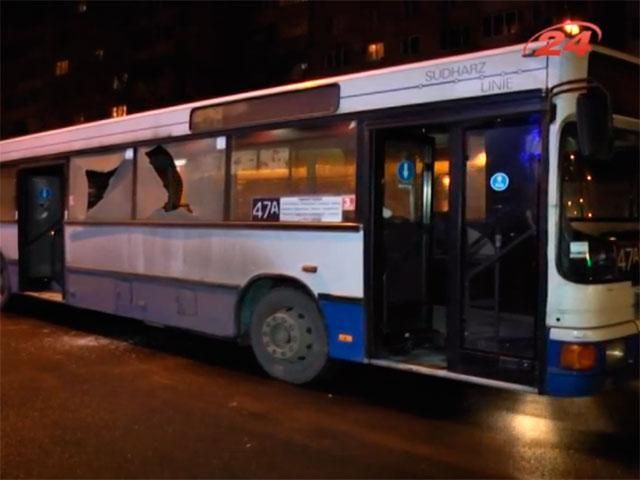 Чоловікові, який обстріляв маршрутку у Львові, загрожує 7 років в’язниці Чоловікові, який обстріляв маршрутку у Львові, загрожує 7 років в’язниці