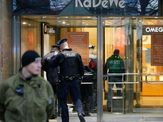 В Берлине неизвестные напали на торговый центр: 15 человек пострадали
