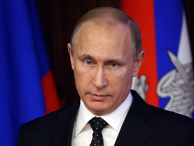 В Москве и Петербурге развернули антипутинские баннеры (Фото) В Москве и Петербурге развернули антипутинские баннеры (Фото)