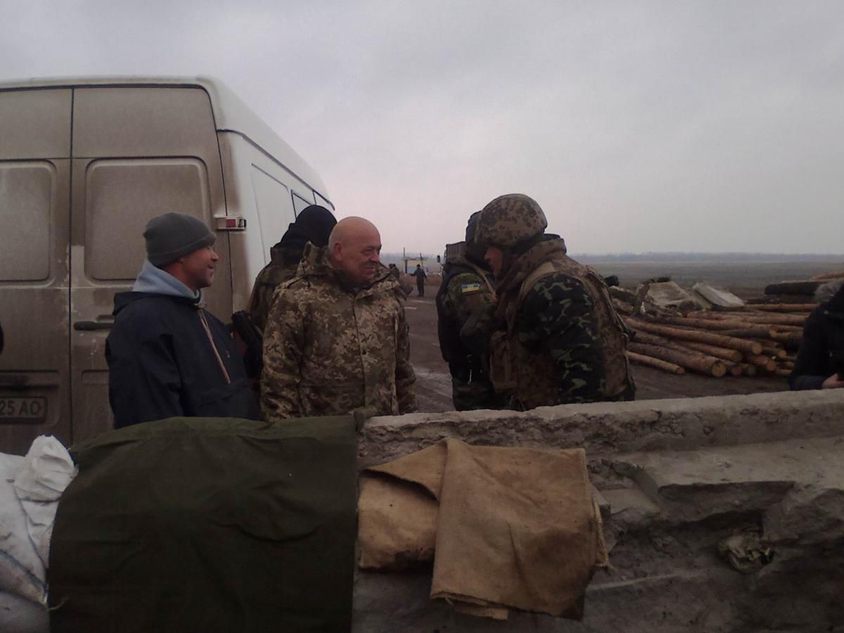 За кілометр стоять російські ВДВ-шники, — Москаль відвідав прифронтовий блокпост (Фото)