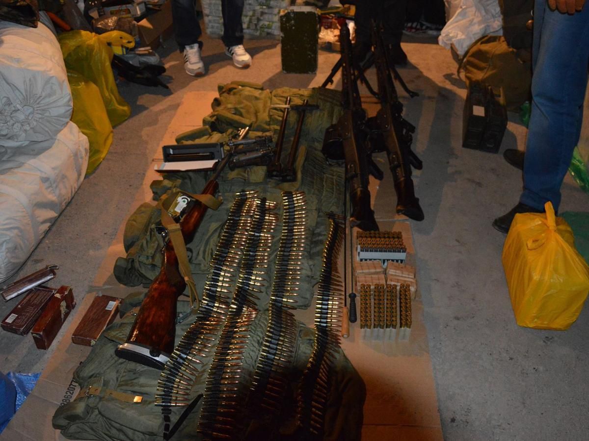 В Одесі з арсеналом зброї затримали диверсанта, який планував теракти (Фото) В Одесі з арсеналом зброї затримали диверсанта, який планував теракти (Фото)