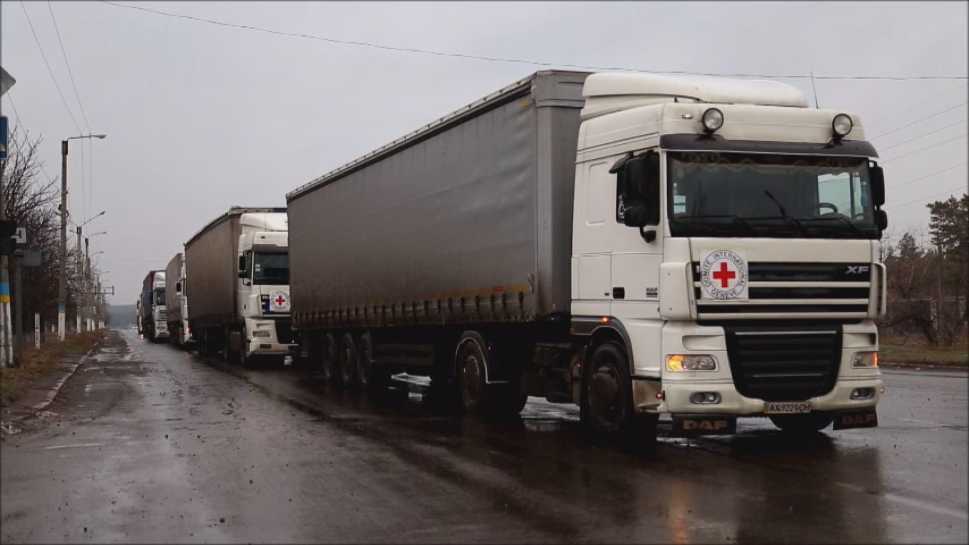 "Червоний Хрест" везе харчі в окупований Луганськ