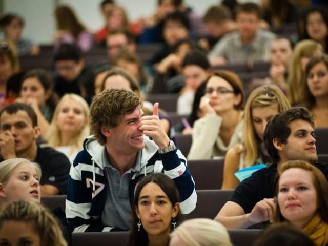 У Міносвіти спростували скасування стипендій У Міносвіти спростували скасування стипендій