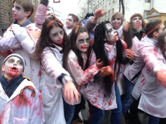 Під АП зібралися "зомбі", вимагають мозок Пореченкова і Охлобистіна (Фото)
