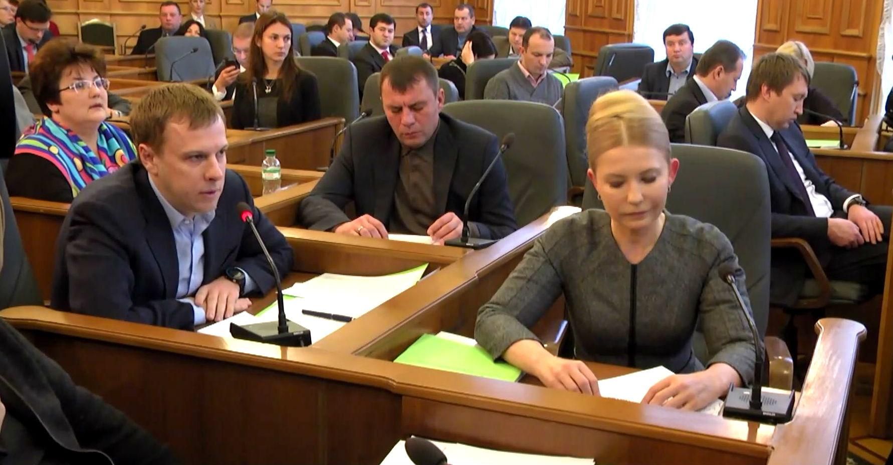 Гройсман готовий організувати новорічний стіл у парламенті Гройсман готовий організувати новорічний стіл у парламенті