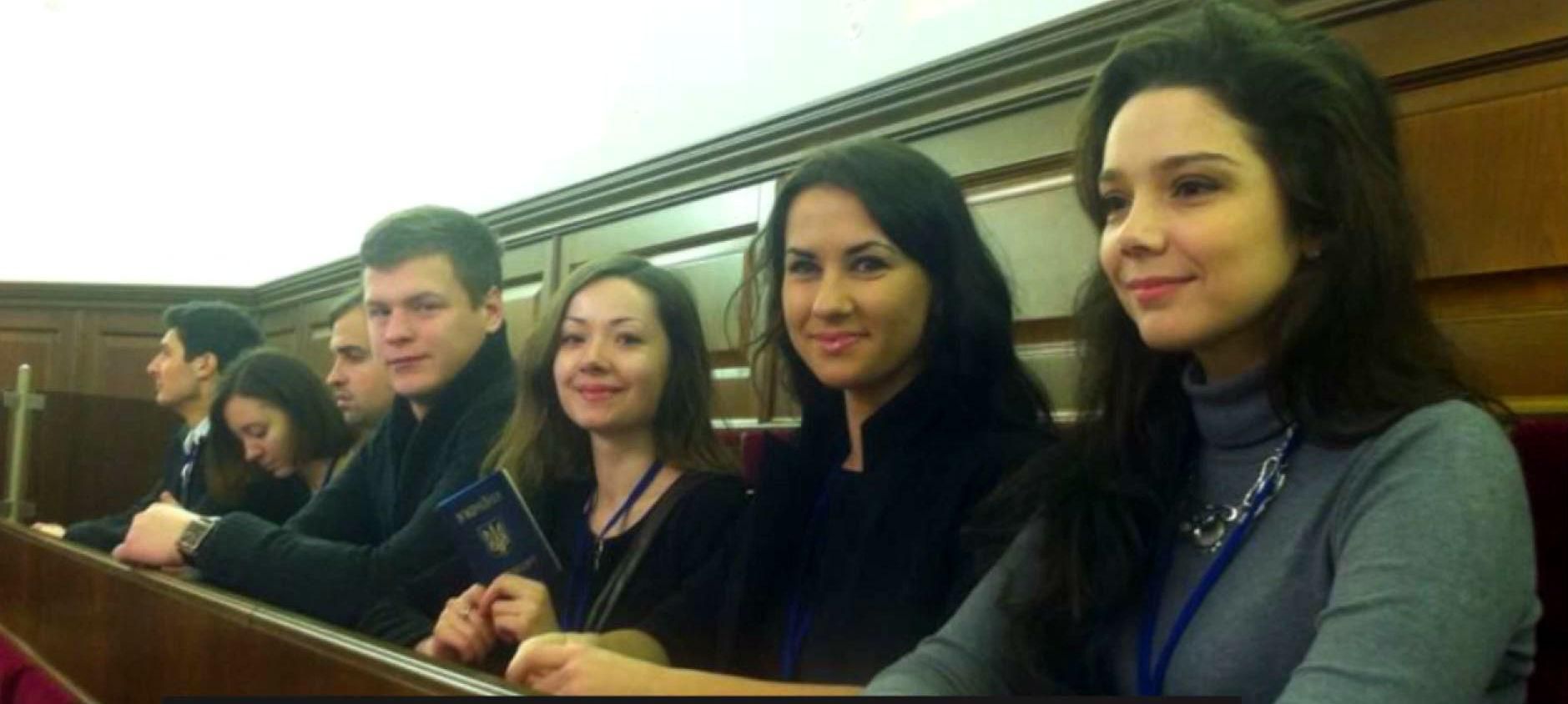 Найактуальніші кадри 23 грудня: терористи підірвали міст, мітинги під Радою Найактуальніші кадри 23 грудня: терористи підірвали міст, мітинги під Радою