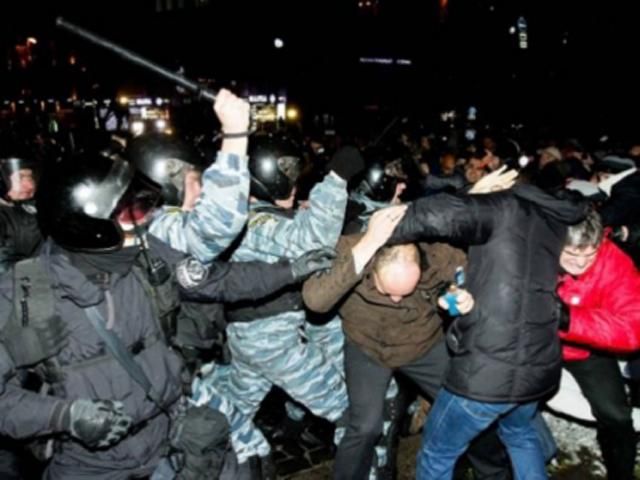 Янукович "подозревает" Левочкина в разгоне студентов на Майдане