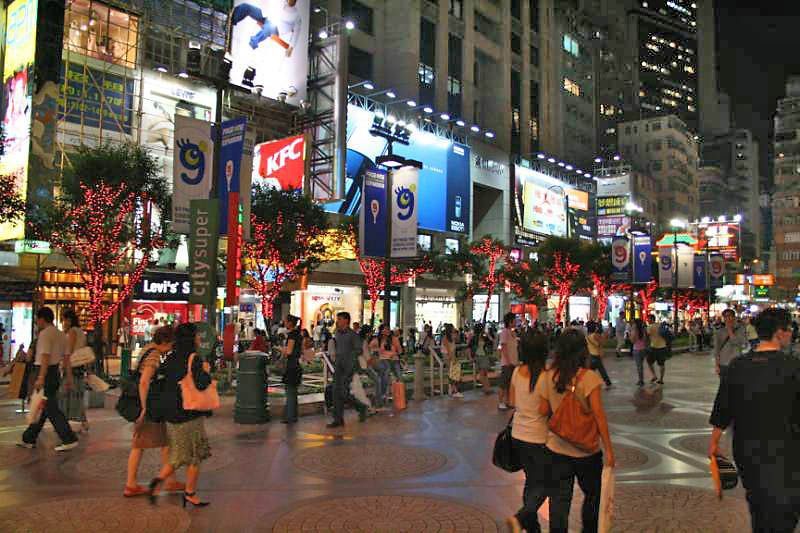 У Гонконгу на дорогу розсипали 35 мільйонів доларів