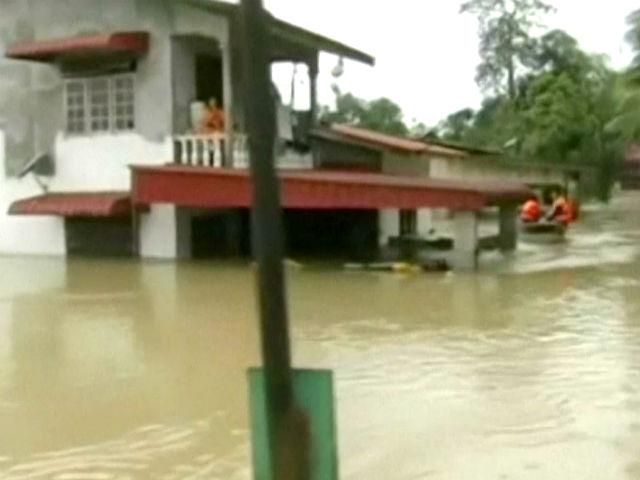 В Малайзии - наводнения. Уже эвакуировали 100 тысяч человек В Малайзии - наводнения. Уже эвакуировали 100 тысяч человек