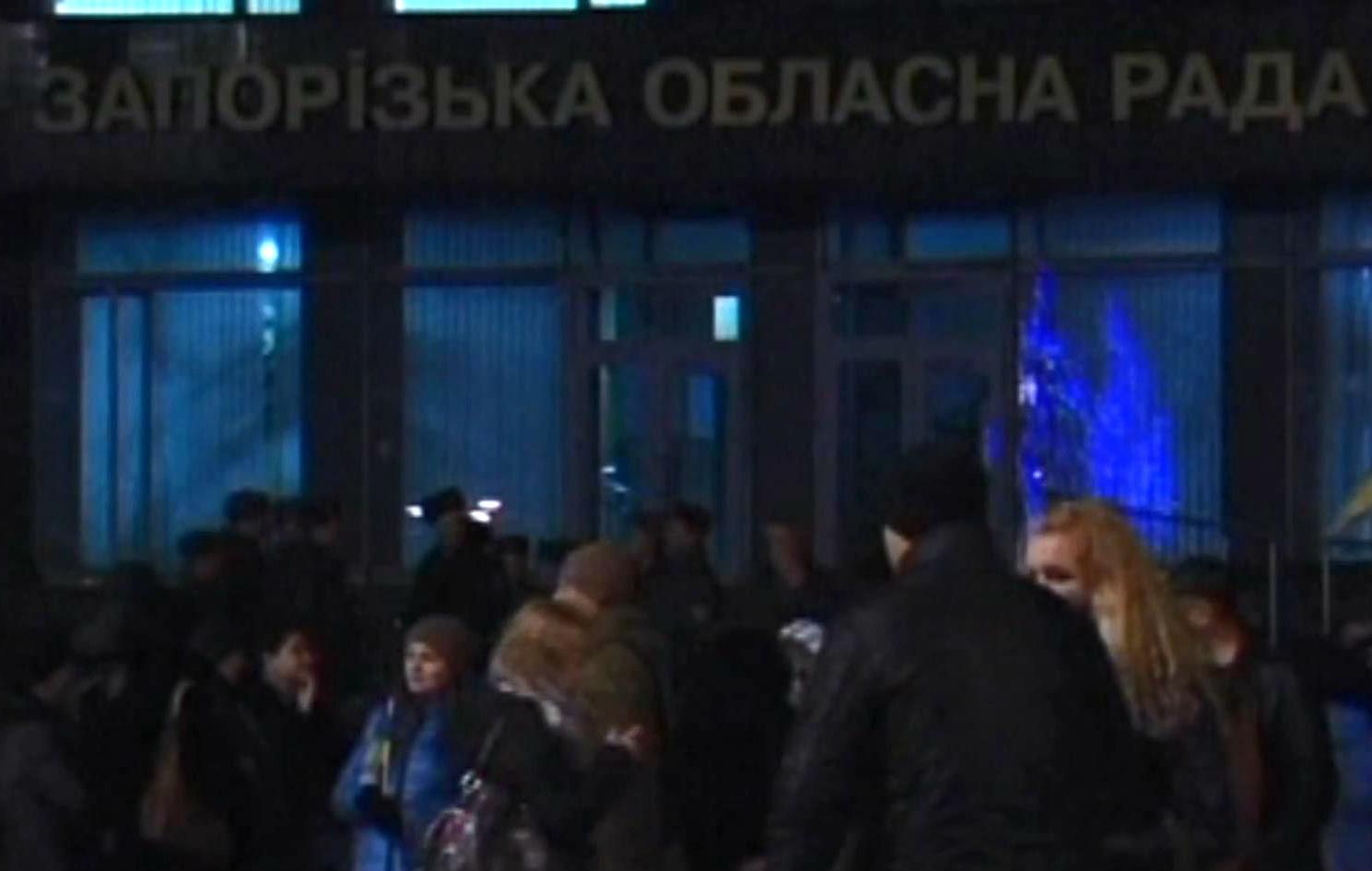 У Запоріжжі кілька сотень людей зустрічали піхотинців У Запоріжжі кілька сотень людей зустрічали піхотинців