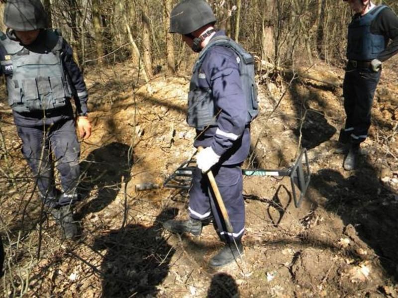 В Харьковской области саперы обезвредили 250-килограммовую фугасную бомбу (Фото)