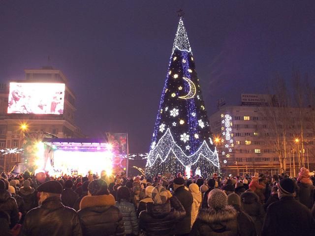 Сюрреализм Донецка: война войной, а бары заполнены почти под завязку Сюрреализм Донецка: война войной, а бары заполнены почти под завязку