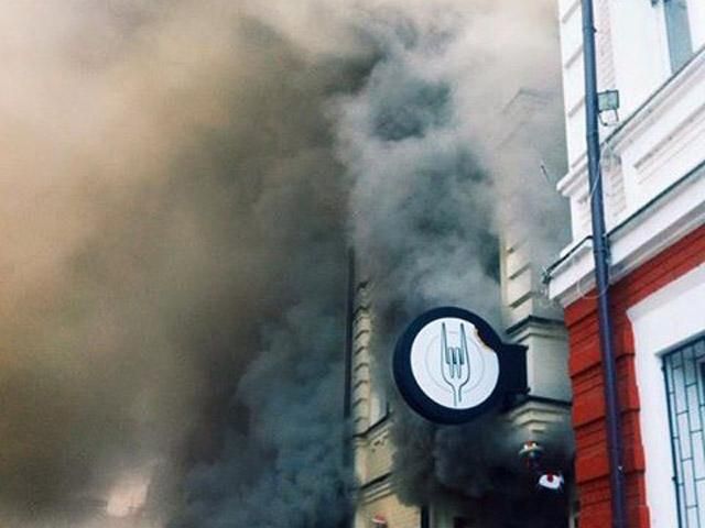 В Киеве горит ресторан (Фото)