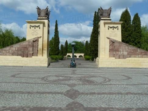 У Львові відновили пам'ятники радянським воїнам (Фото)