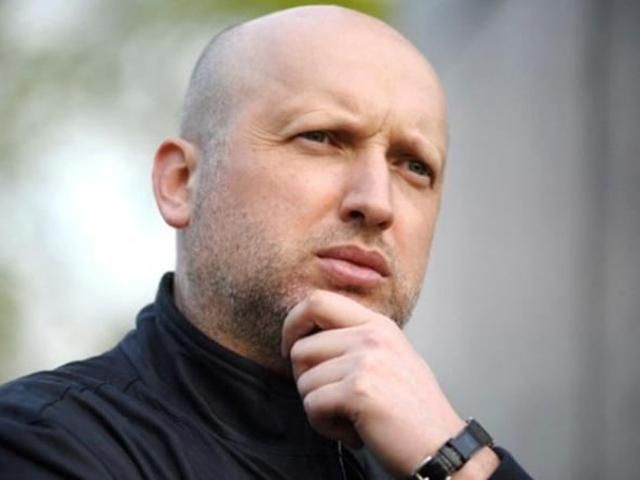 Турчинов божится, что закон о СНБО сделал этот орган конституционным Турчинов божится, что закон о СНБО сделал этот орган конституционным