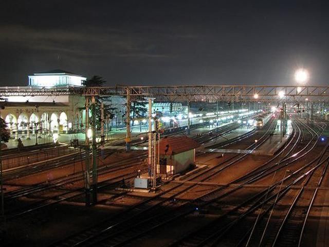 Крымчане штурмуют железнодорожные кассы Крымчане штурмуют железнодорожные кассы