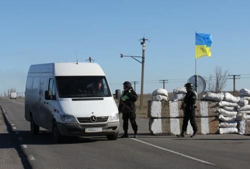 Украина возобновила пропуск машин в Крыму Украина возобновила пропуск машин в Крыму