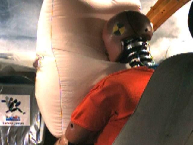 Як роблять подушки безпеки? Їхня неправильна конструкція може вбити водія Як роблять подушки безпеки? Їхня неправильна конструкція може вбити водія