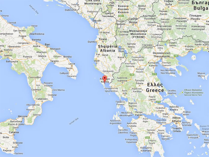 Біля бергів Греції горить пором із майже 500 людьми на борту