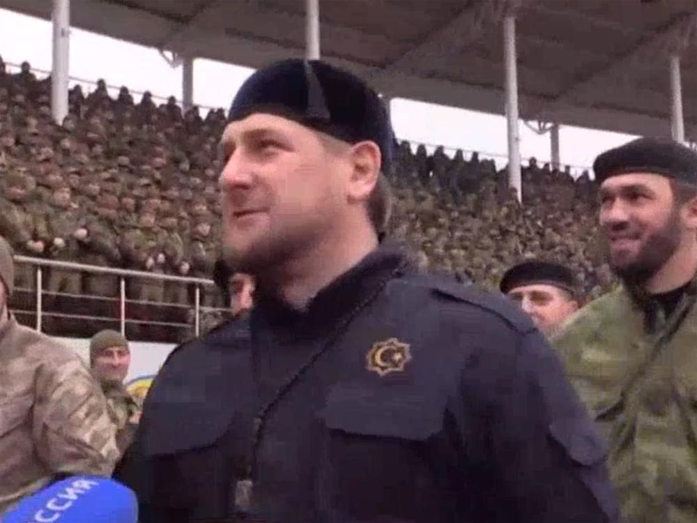 Кадыров собрал на стадионе 20 тыс бойцов и присягнул на верность Путину