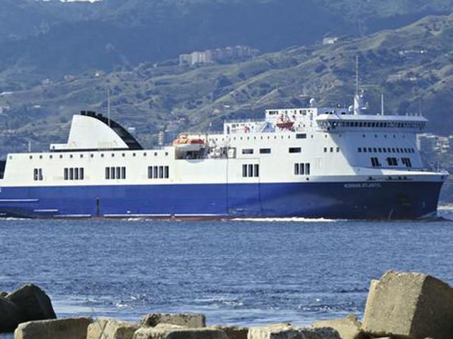 Norman Atlantic продолжает гореть. Там осталось несколько сотен людей Norman Atlantic продолжает гореть. Там осталось несколько сотен людей