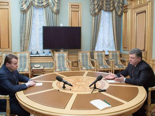 Порошенко доручив уряду припинити віялові відключення світла Порошенко доручив уряду припинити віялові відключення світла