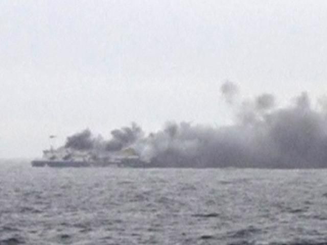 На палаючому поромі зростає паніка серед пасажирів На палаючому поромі зростає паніка серед пасажирів