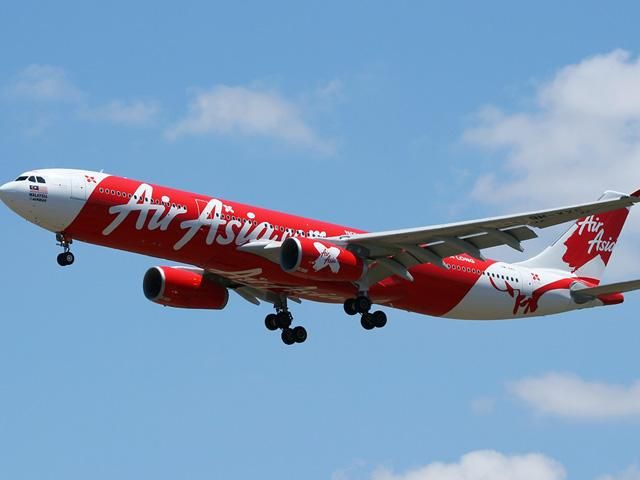 Пошуки літака Air Asia призупинили