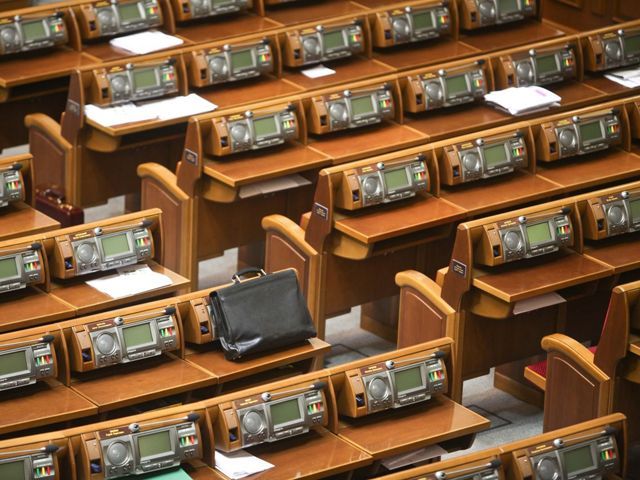 Про що домовилася коаліція: пільговий проїзд скасують та підручники у школах стануть платні Про що домовилася коаліція: пільговий проїзд скасують та підручники у школах стануть платні