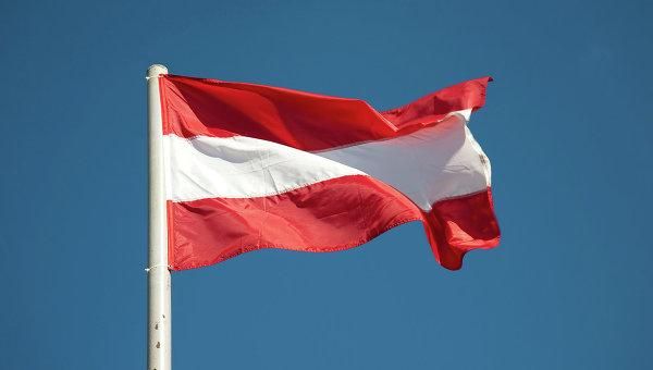 Латвийцы забросали камнями офис "Российской общины" Латвийцы забросали камнями офис "Российской общины"