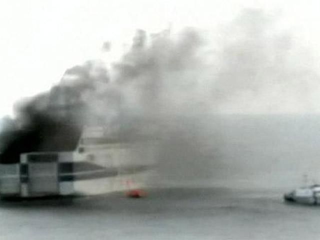 Горящий паром наконец удалось взять на буксир Горящий паром наконец удалось взять на буксир