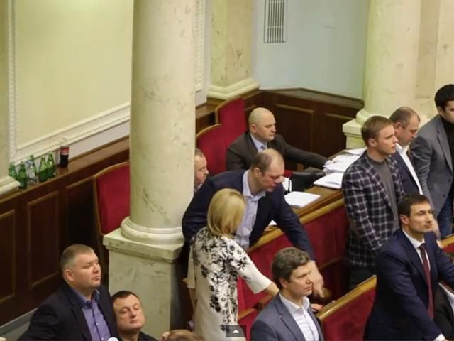 Впіймали кнопкодава з "Народного фронту" Впіймали кнопкодава з "Народного фронту"