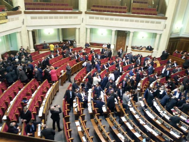 Выяснение отношений в ночной Раде (Видео) Выяснение отношений в ночной Раде (Видео)