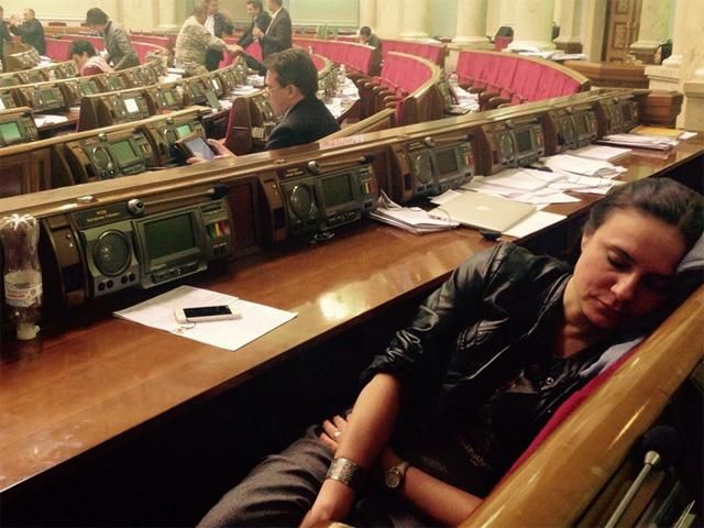 Лещенко объяснил, почему за бюджет голосуют среди ночи Лещенко объяснил, почему за бюджет голосуют среди ночи