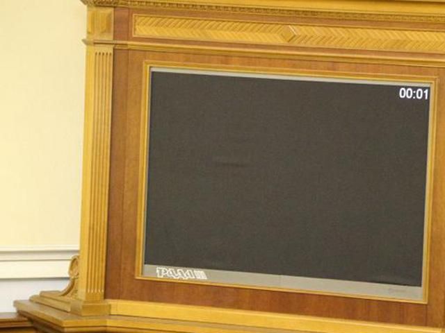 "Романтика" ночной Рады: дни рождения, селфи и сон в зале заседаний "Романтика" ночной Рады: дни рождения, селфи и сон в зале заседаний