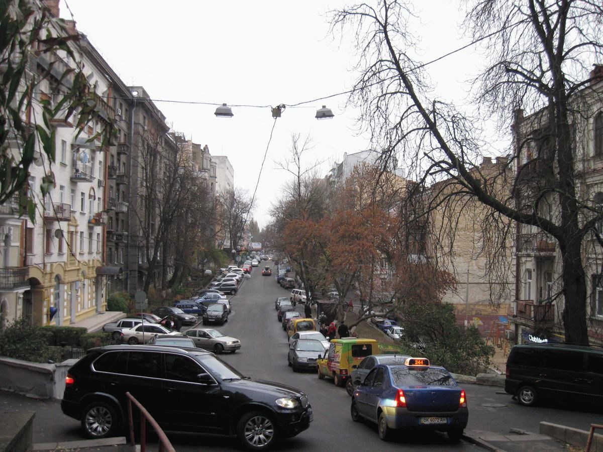 В Киеве установят перила с подогревом