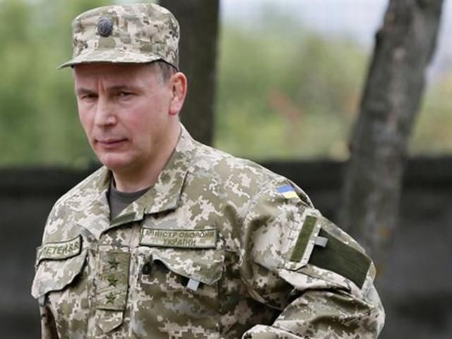 Порошенко переконує, що планування військових операцій — не в компетенції Міністра оборони Порошенко переконує, що планування військових операцій — не в компетенції Міністра оборони