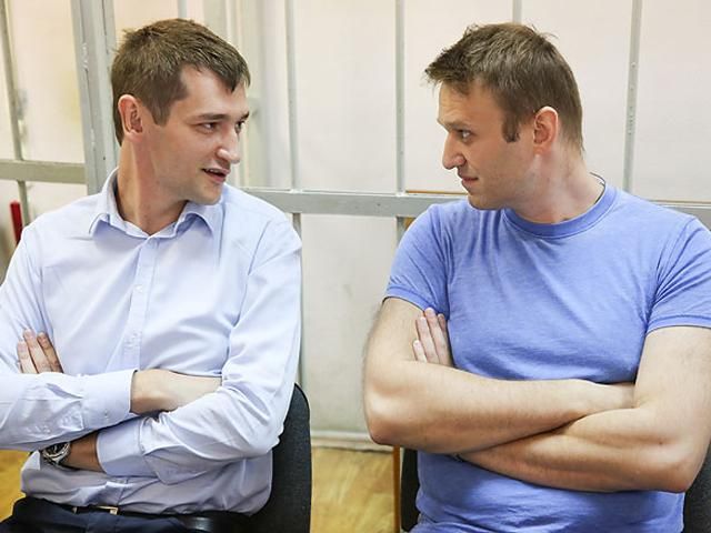 Московський суд раптово переніс дату винесення вироку братам Навальним