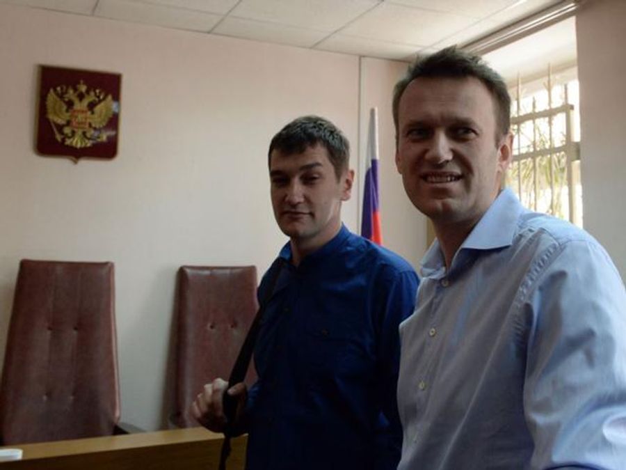 В суде объяснили, почему оглашение приговора Навальным перенесли на завтра В суде объяснили, почему оглашение приговора Навальным перенесли на завтра