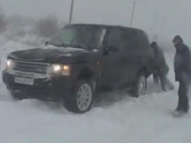 В Одесской области сугробы на дороге достигли одного метра В Одесской области сугробы на дороге достигли одного метра