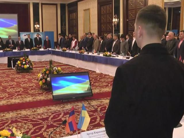 Армянская диаспора всячески поддерживает украинцев Армянская диаспора всячески поддерживает украинцев