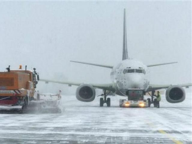 Одеський аеропорт через снігопад обслужив тільки чотири рейси