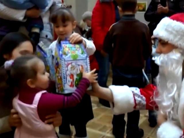 Дітям переселенців лісники організували новорічне свято