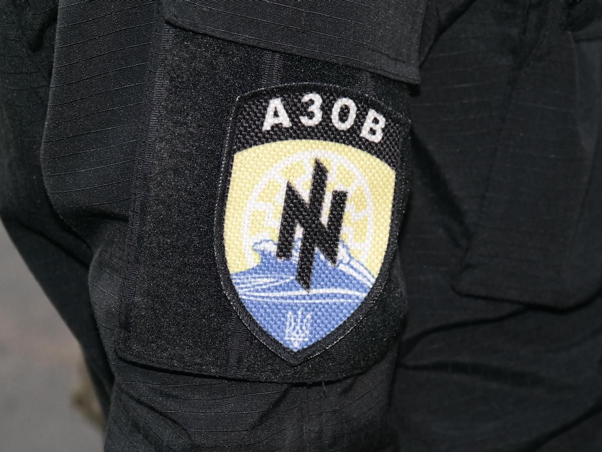 Поки влада вела зрадницькі переговори з терористами, в Пісках загинуло 6 бійців, — "Азов"